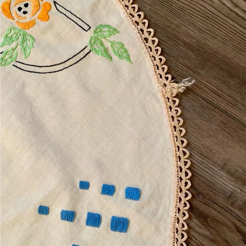 Vintage Handmade Embroidered Round Doily Crocheted Table Cloth 33”